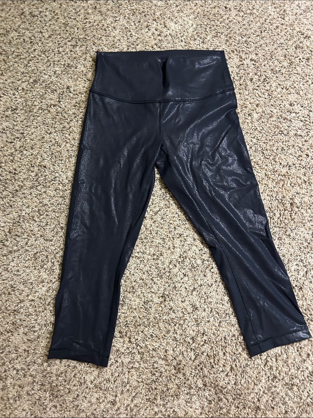 Lululemon Women’s Size 8 Shiny Black High-Waist Capri